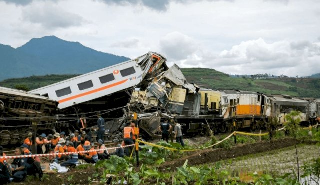 Indonesia: colisionaron dos trenes y cuatro personas perdieron la vida