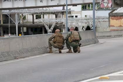 Toma de rehenes y tiroteo en la principal estación de micros de Río de Janeiro
